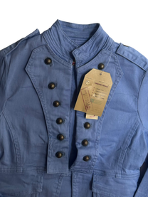 chaqueta azul botones