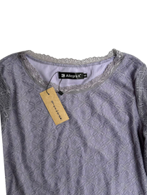 top encaje lila