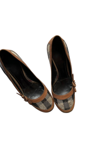 tacones burberry