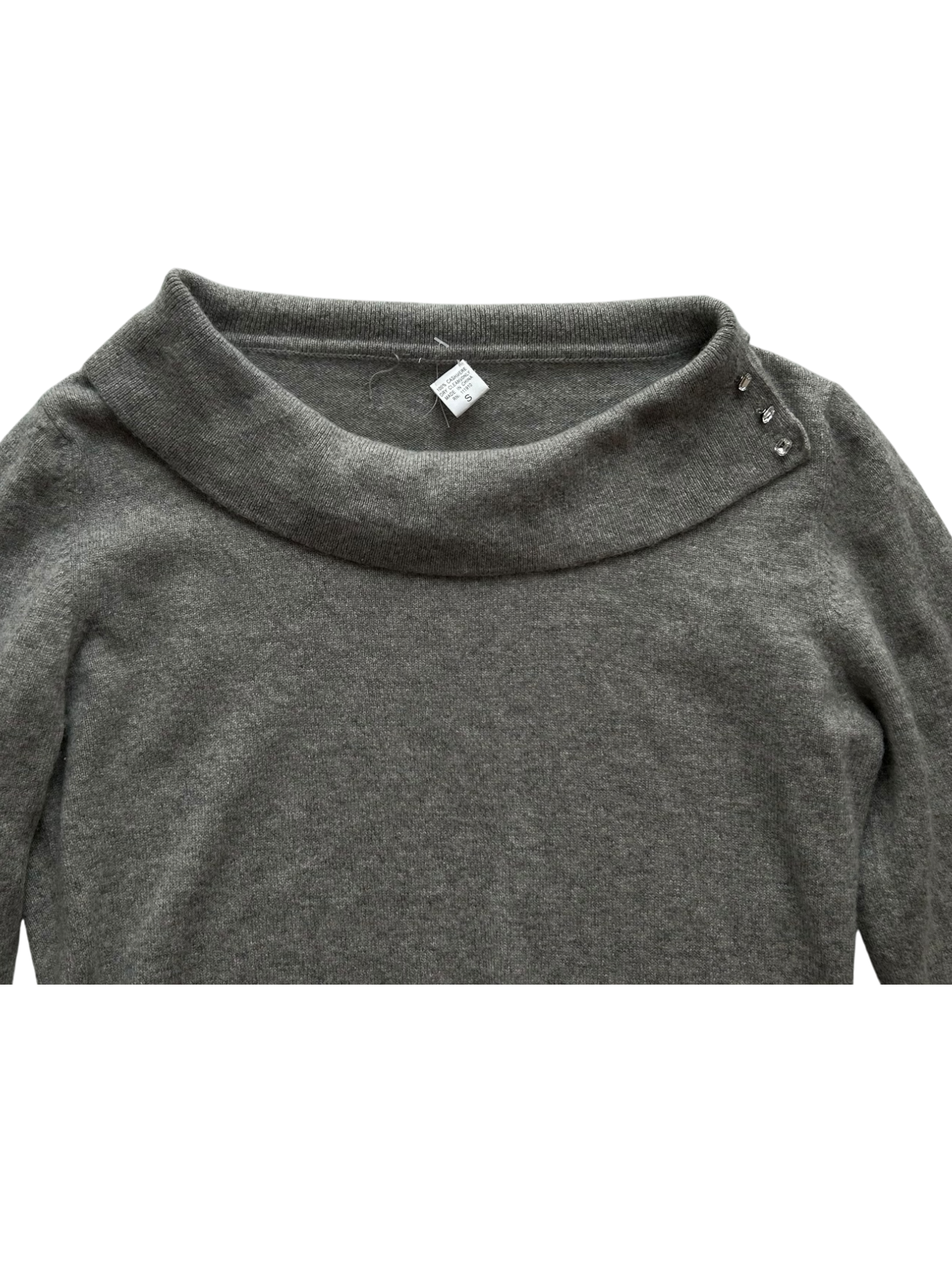 suéter cashmere gris