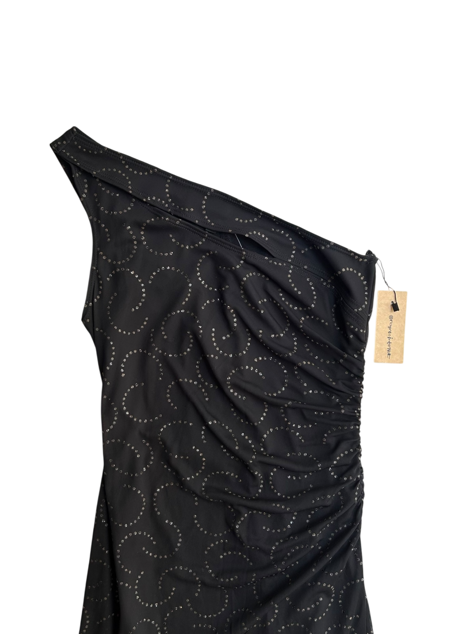 vestido asimétrico brillos